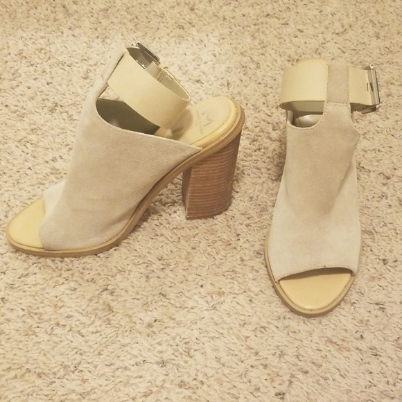 Marc Fisher LTD Vashi Ankle Strap Sandal - Picture 2 of 4